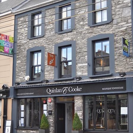 Отель Quinlan & Cooke Boutique Townhouse And Qcs Seafood Restaurant Кэрсивин Экстерьер фото