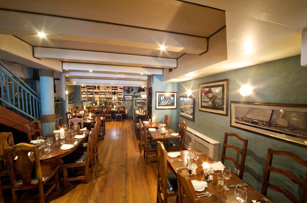 Отель Quinlan & Cooke Boutique Townhouse And Qcs Seafood Restaurant Кэрсивин Экстерьер фото